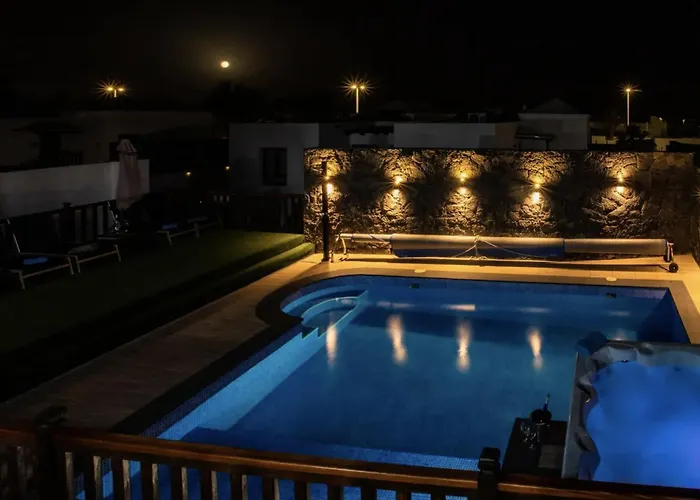 Casa Blanca Villa *